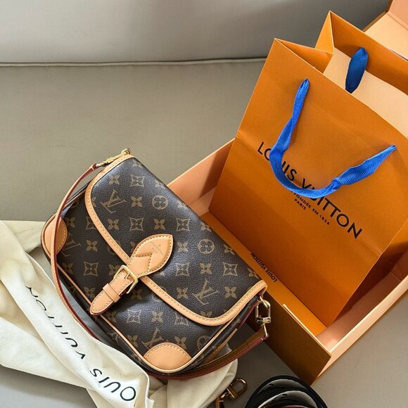 LOUIS VUITTON Diane Monogram Bag - Picture 1 of 9
